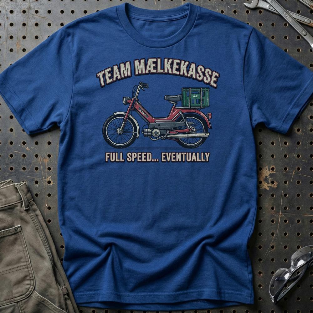 Team Mælkekasse Full Speed... Eventually T-Shirt-Beklædning-Puch-Blå Royal-S-Garage Culture Shop- garage - man cave - merchandise