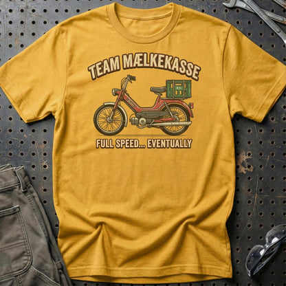 Team Mælkekasse Full Speed... Eventually - Unisex T-Shirt , Bomuld-Beklædning-Puch-Guld-S-Garage Culture Shop- garage - man cave - merchandise