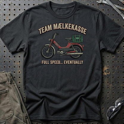 Team Mælkekasse Full Speed... Eventually - Unisex T-Shirt , Bomuld-Beklædning-Puch-Sort-S-Garage Culture Shop- garage - man cave - merchandise