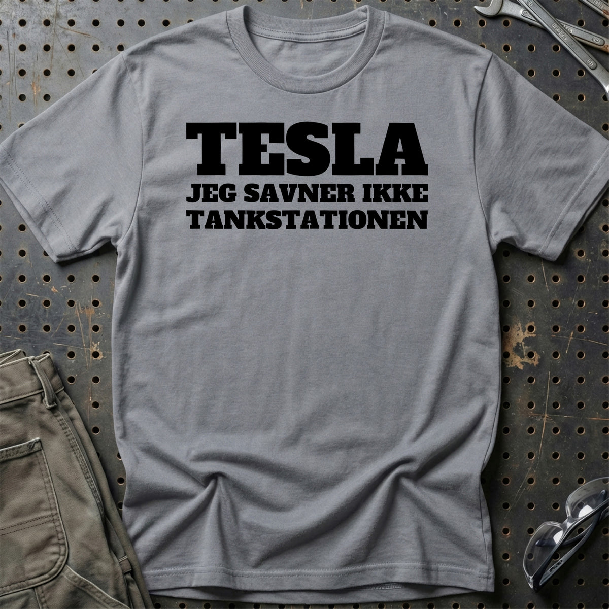 
Produktbillede af Tesla – Jeg Savner Ikke Tankstationen T-Shirt