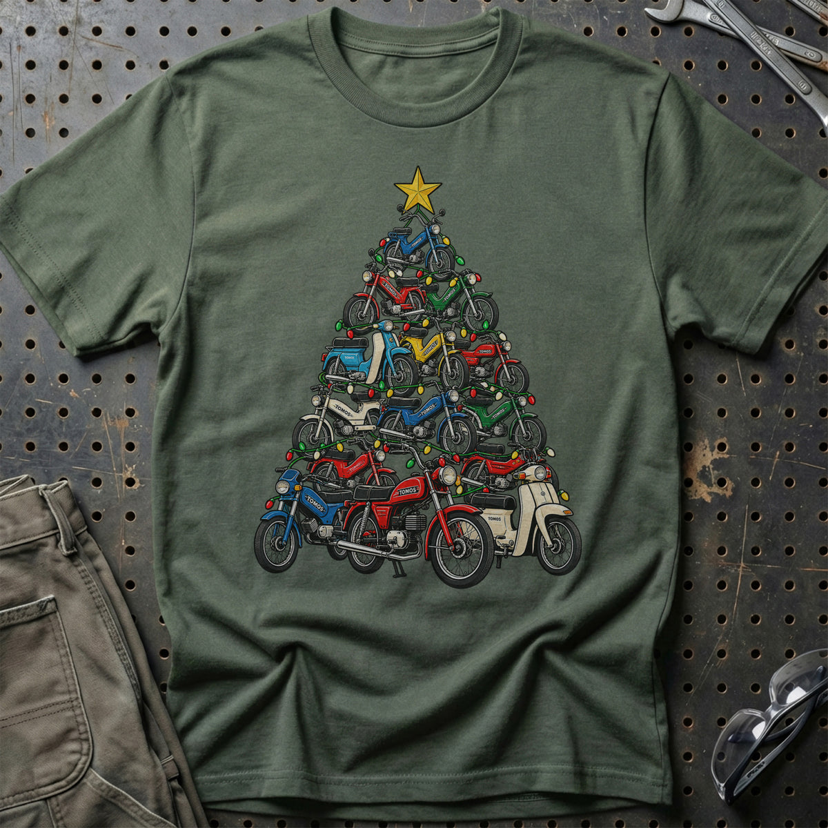 Tomos Juletræ – Farverige Knallerter T-Shirt-Beklædning-Tomos-Grøn Militær-S-Garage Culture Shop- garage - man cave - merchandise