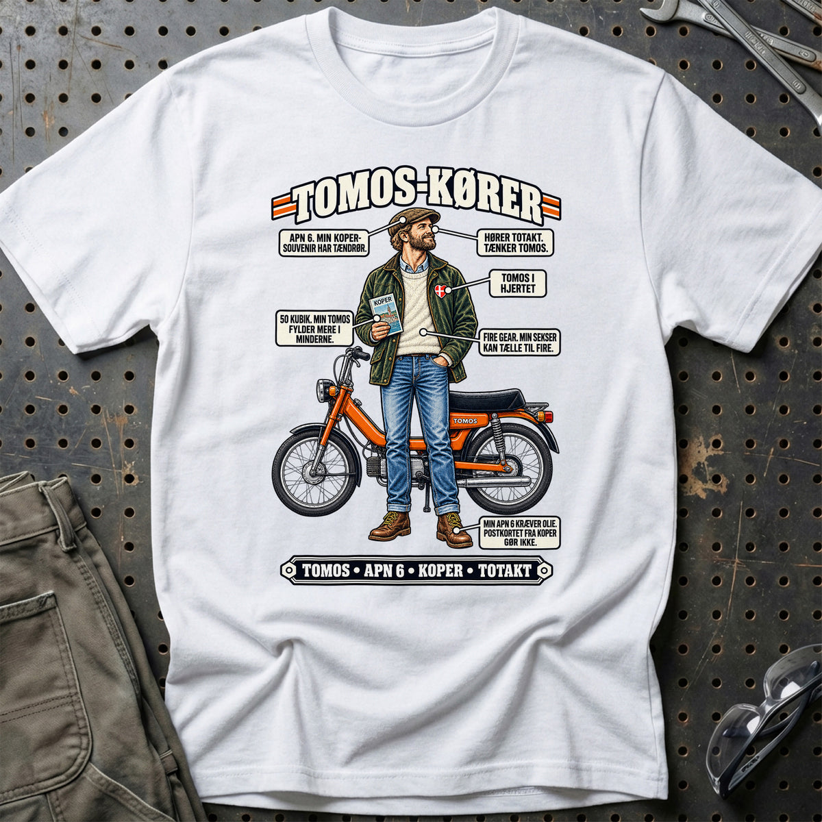 
Tomos-Kører T-Shirt – Hvid