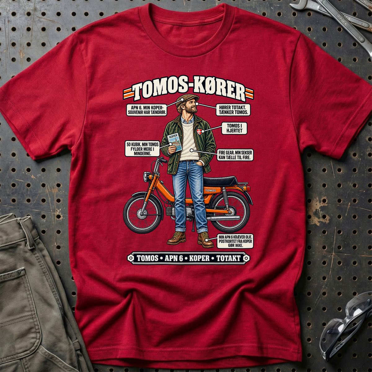 
Tomos-Kører T-Shirt – Rød