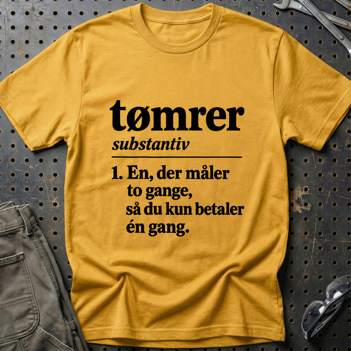 
Tømrer – Definition T-Shirt – Guld