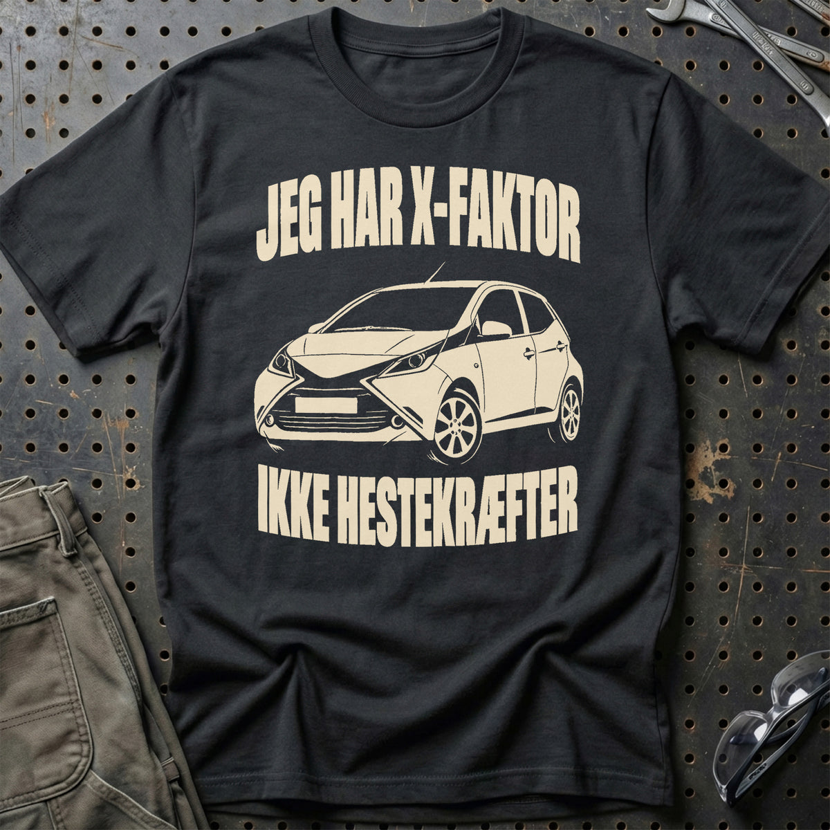 
Toyota Aygo II – Jeg har x-faktor ikke hestekræfter – Unisex T-Shirt – Sort