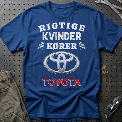Toyota Rigtige Kvinder Kører - Unisex T-Shirt , Bomuld-Beklædning-Toyota-Blå Royal-S-Garage Culture Shop- garage - man cave - merchandise