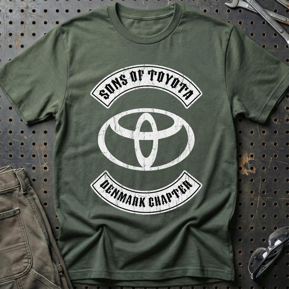 Toyota Sons Of Toyota Denmark Chapter T-Shirt-Beklædning-Toyota-Grøn Militær-S-Garage Culture Shop- garage - man cave - merchandise