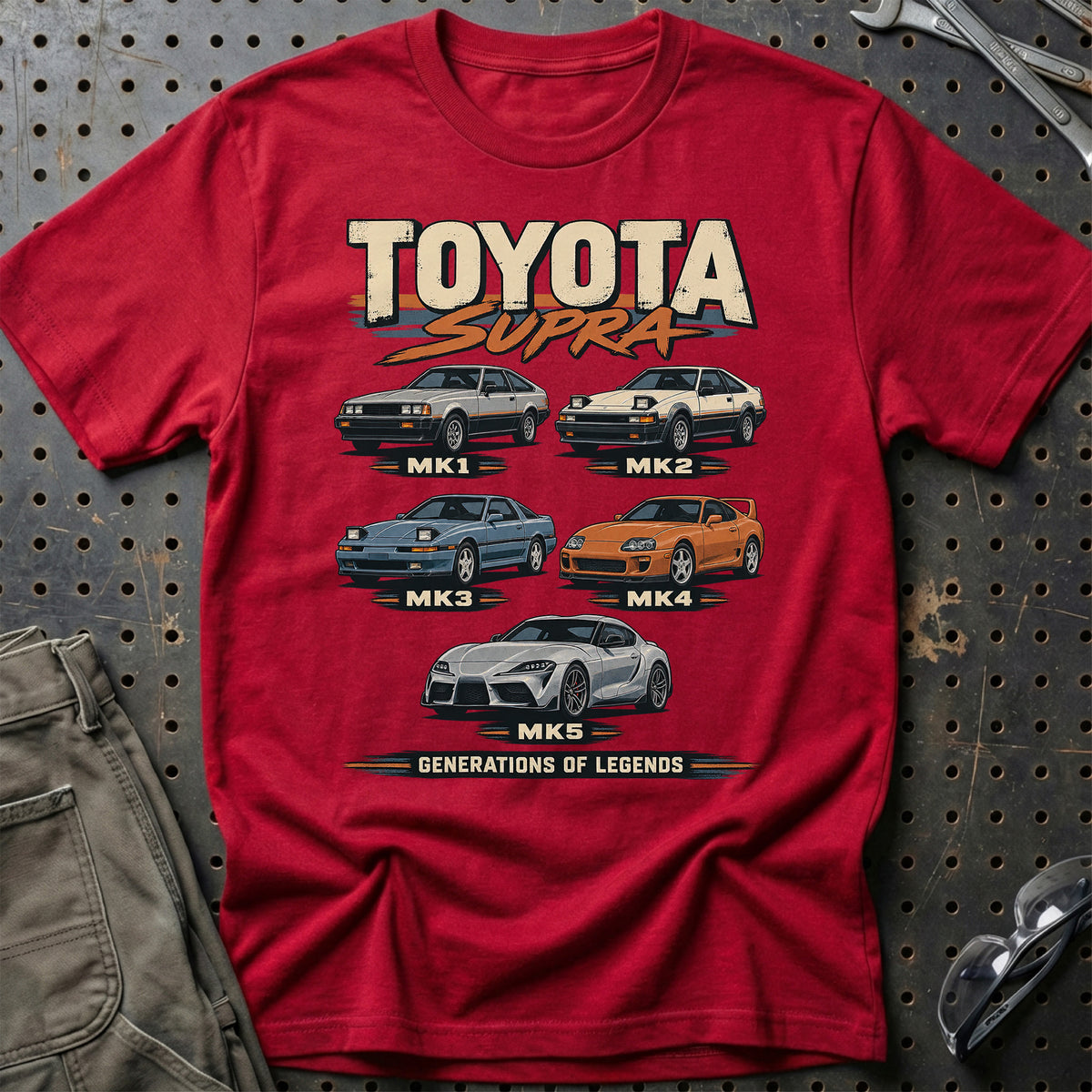 
Toyota Supra – Generations of Legends T-Shirt – Rød