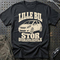 
Toyota Yaris II XP90 – Lille bil stor overlevelsesvilje – Unisex T-Shirt – Sort