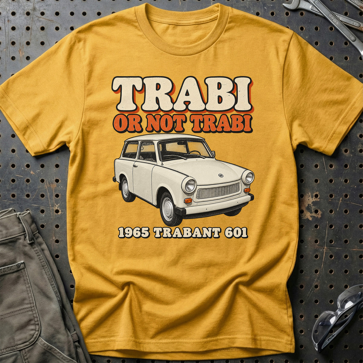 
Trabant 601 1965 – Trabi or Not Trabi T-Shirt – Guld