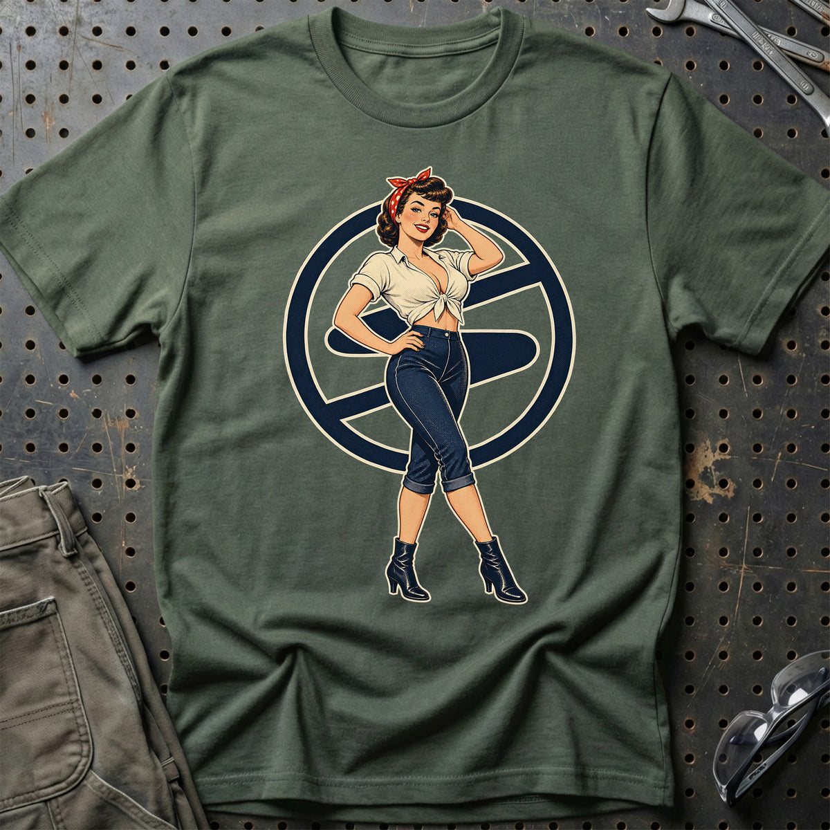 Trabant Retro Pinup T-Shirt-Beklædning-Trabant-Grøn Militær-S-Garage Culture Shop- garage - man cave - merchandise