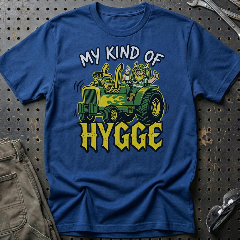 Tractor Pulling My Kinf Of Hygge - Unisex T-Shirt , Bomuld-Beklædning-Garage Culture-Blå Royal-S-Garage Culture Shop- garage - man cave - merchandise