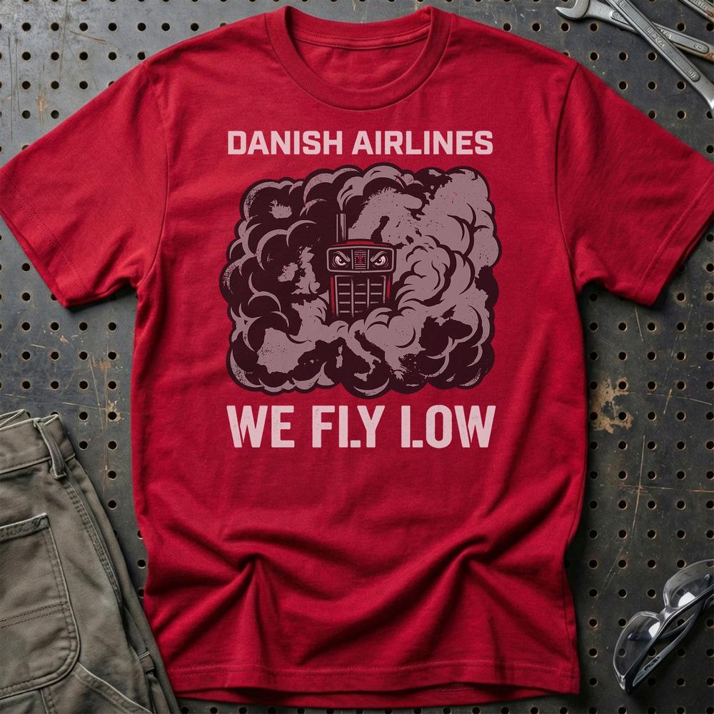 Traktortræk Danish Airlines We Fly Low T-Shirt-Beklædning-Garage Culture-Rød-S-Garage Culture Shop- garage - man cave - merchandise