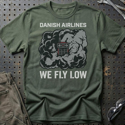 Traktortræk Danish Airlines We Fly Low - Unisex T-Shirt , Bomuld-Beklædning-Garage Culture-Grøn Militær-S-Garage Culture Shop- garage - man cave - merchandise