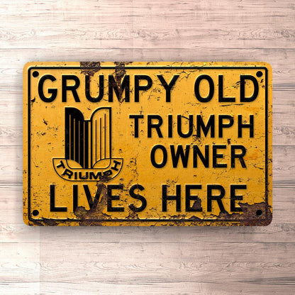 Triumph Grumpy Old Triumph Owner Lives Here Skilte, Musemåtte, Dørmåtte , Plakat-Skilte-Triumph-Garage Culture Shop- garage - man cave - merchandise