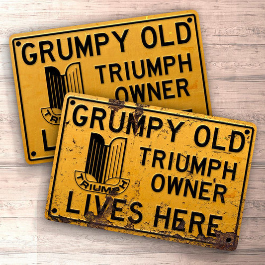 Triumph Grumpy Old Triumph Owner Lives Here Skilte, Musemåtte, Dørmåtte , Plakat-Skilte-Triumph-Garage Culture Shop- garage - man cave - merchandise