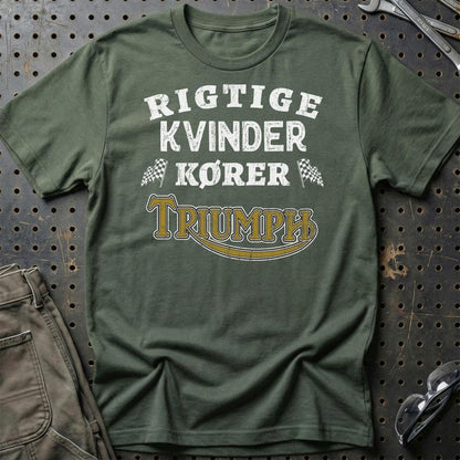 Triumph Rigtige Kvinder Kører - Unisex T-Shirt , Bomuld-Beklædning-Triumph-Grøn Militær-S-Garage Culture Shop- garage - man cave - merchandise