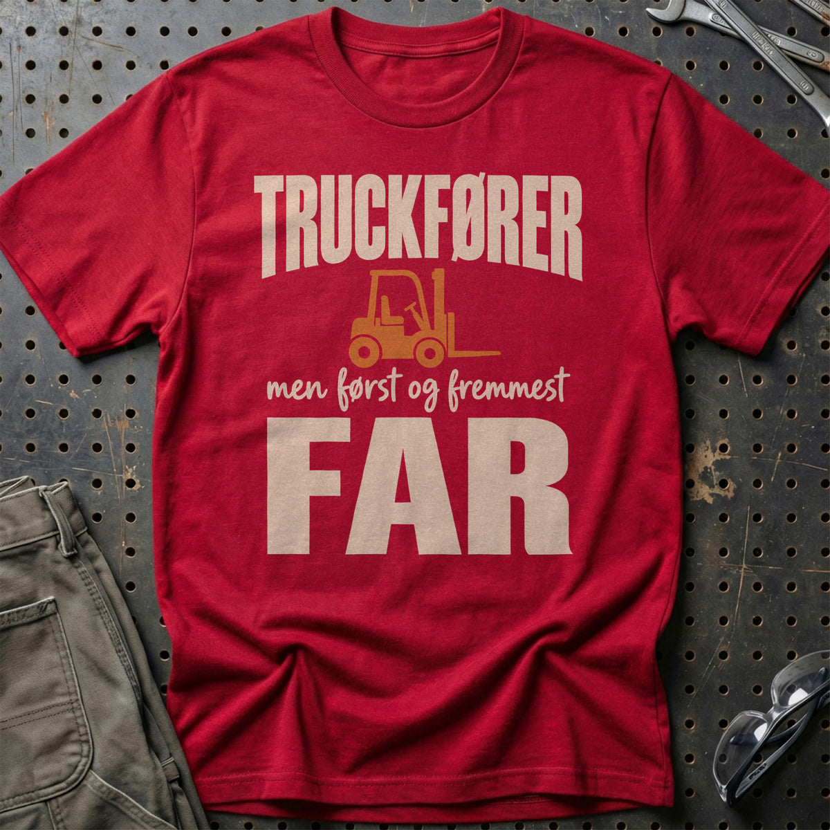 
Produktbillede af Truckfører – Men Først Og Fremmest Far T-Shirt