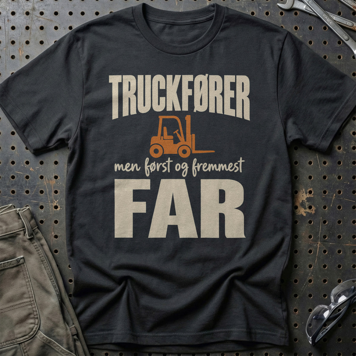 
Produktbillede af Truckfører – Men Først Og Fremmest Far T-Shirt