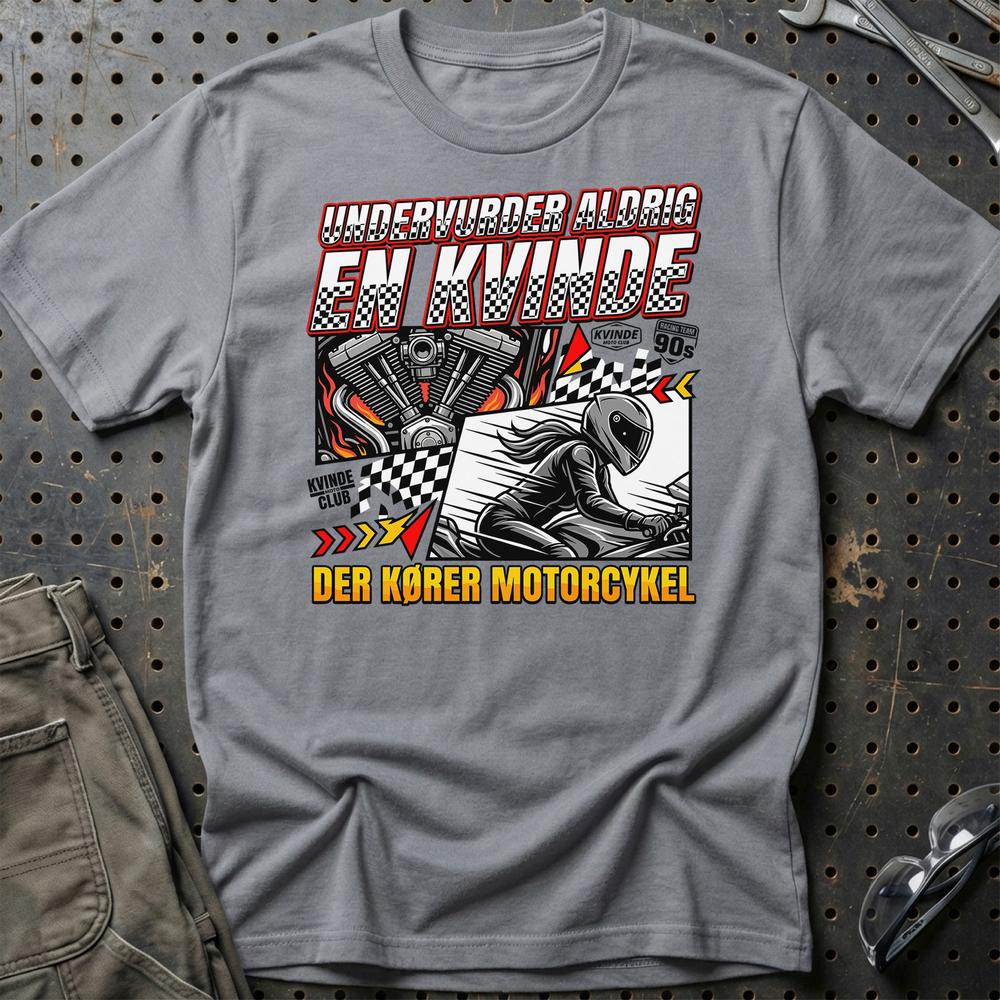 Undervurder Aldrig En Kvinde Der Kører Motorcykel T-Shirt-Beklædning-Garage Culture-Grå Sport-S-Garage Culture Shop- garage - man cave - merchandise