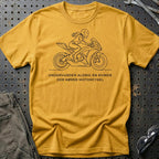 Undervurder Aldrig En Kvinde Der Kører Motorcykel T-Shirt-Beklædning-Garage Culture-Garage Culture Shop- garage - man cave - merchandise
