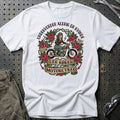Undervurder Aldrig En Kvinde Der Kører Motorcykel T-Shirt-Beklædning-Garage Culture-Hvid-S-Garage Culture Shop- garage - man cave - merchandise