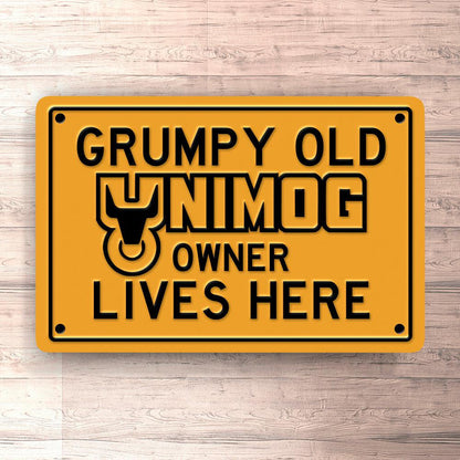 Unimog Grumpy Old Unimog Nr 1 Owner Lives Here Skilte, Musemåtte, Dørmåtte-Skilte-Unimog-Garage Culture Shop- garage - man cave - merchandise