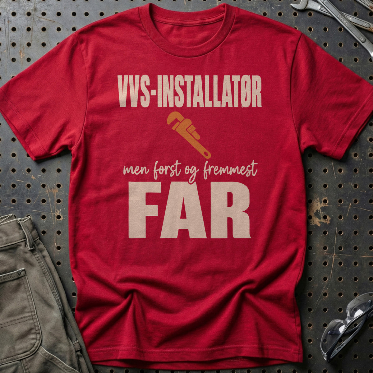 
Produktbillede af VVS-installatør – Men Først Og Fremmest Far T-Shirt