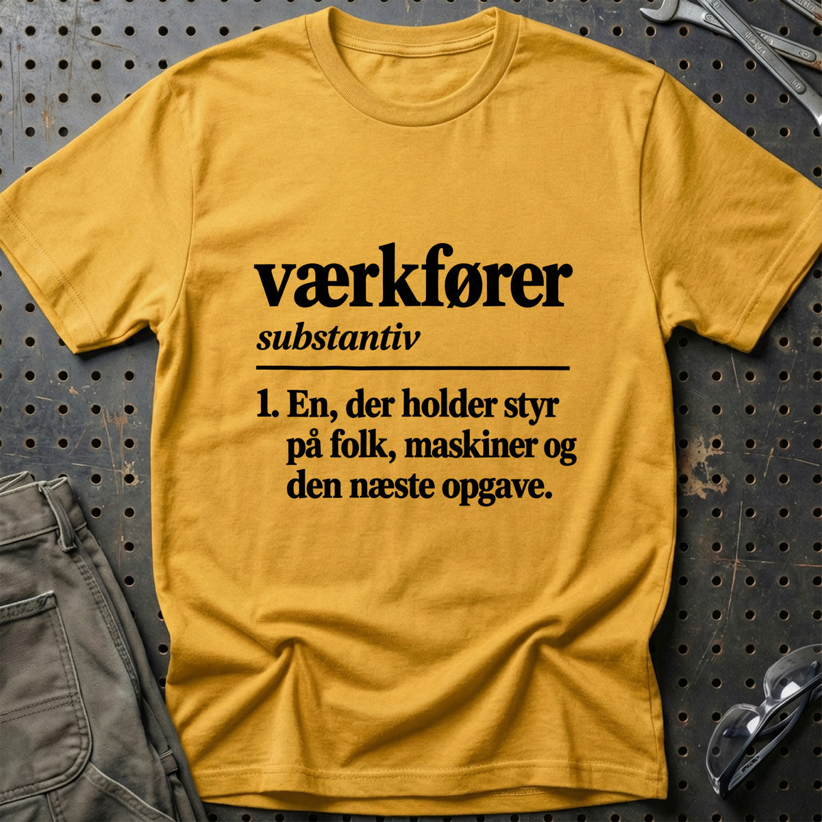 
Værkfører – Definition T-Shirt – Guld