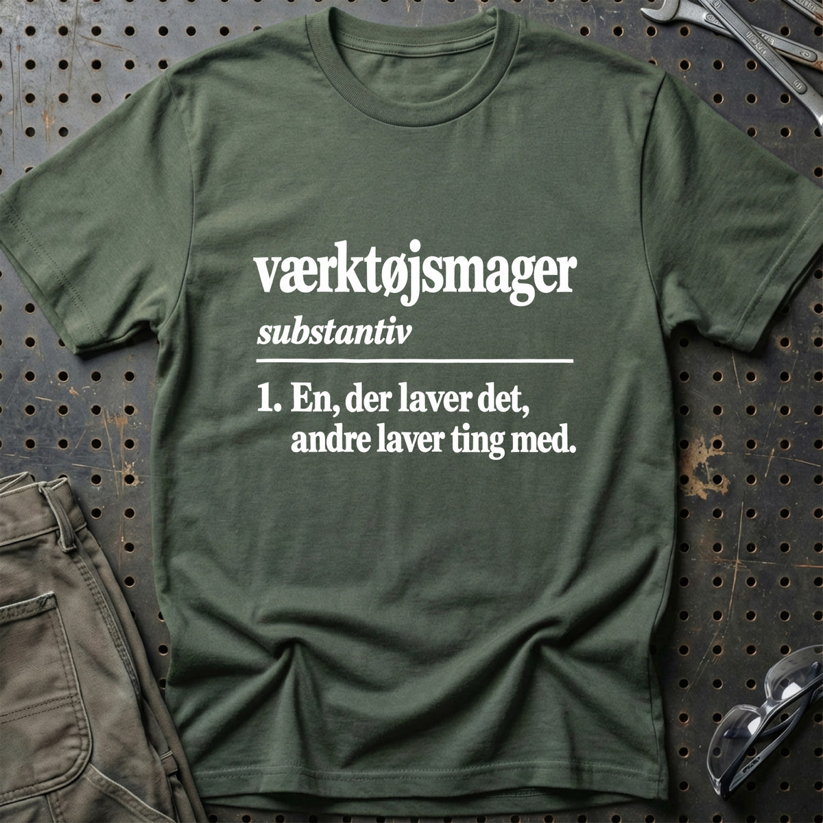 
Værktøjsmager – Definition T-Shirt – Grøn Militær