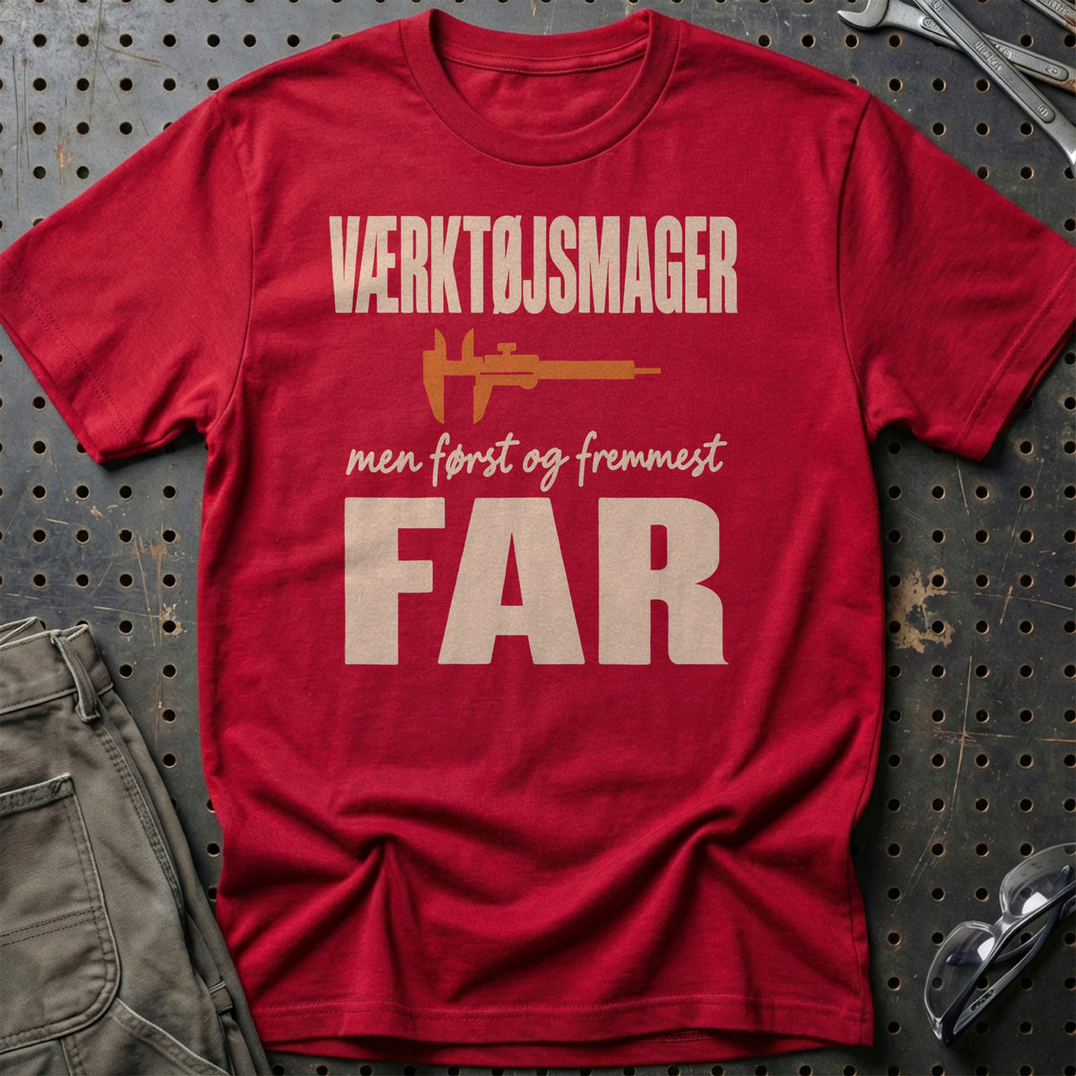
Produktbillede af Værktøjsmager – Men Først Og Fremmest Far T-Shirt