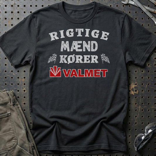 Valmet Rigtige Mænd Kører - Unisex T-Shirt , Bomuld-Beklædning-Valmet-Sort-S-Garage Culture Shop- garage - man cave - merchandise