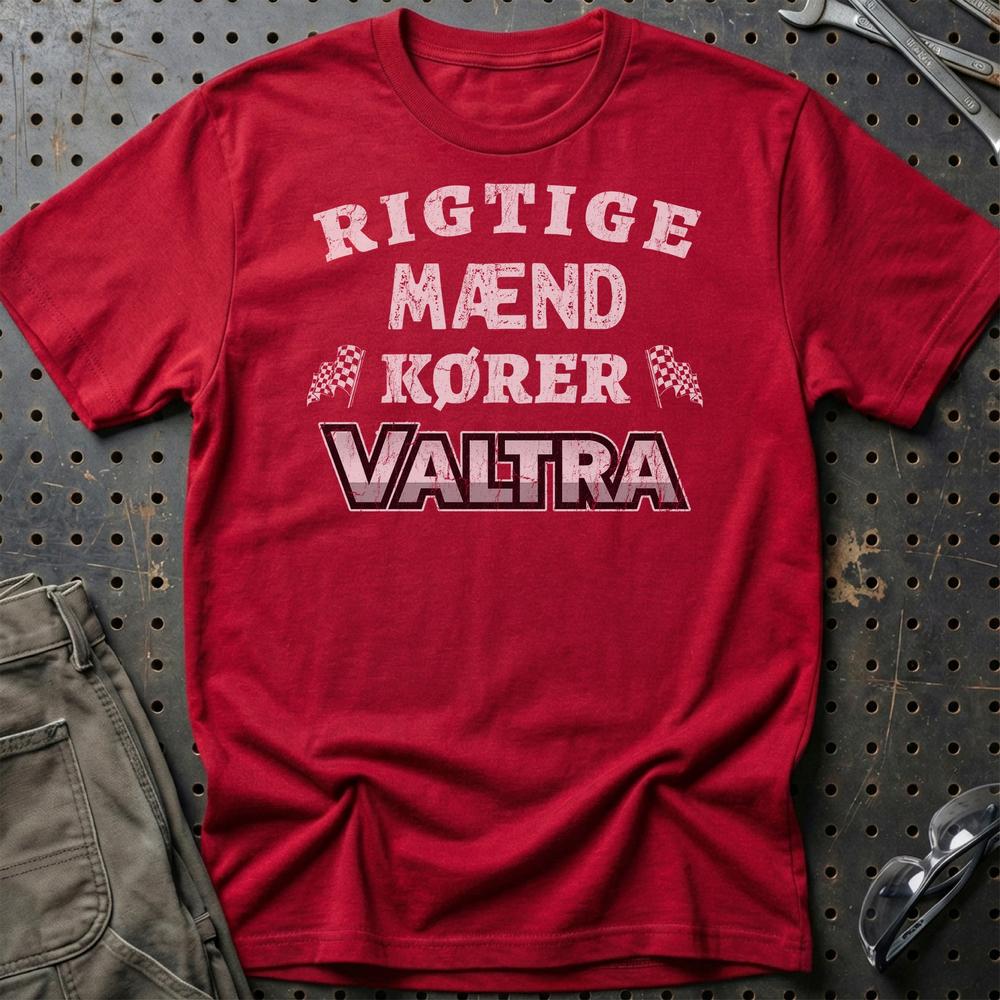 Valtra Rigtige Mænd Kører - Unisex T-Shirt , Bomuld-Beklædning-Valtra-Rød-S-Garage Culture Shop- garage - man cave - merchandise