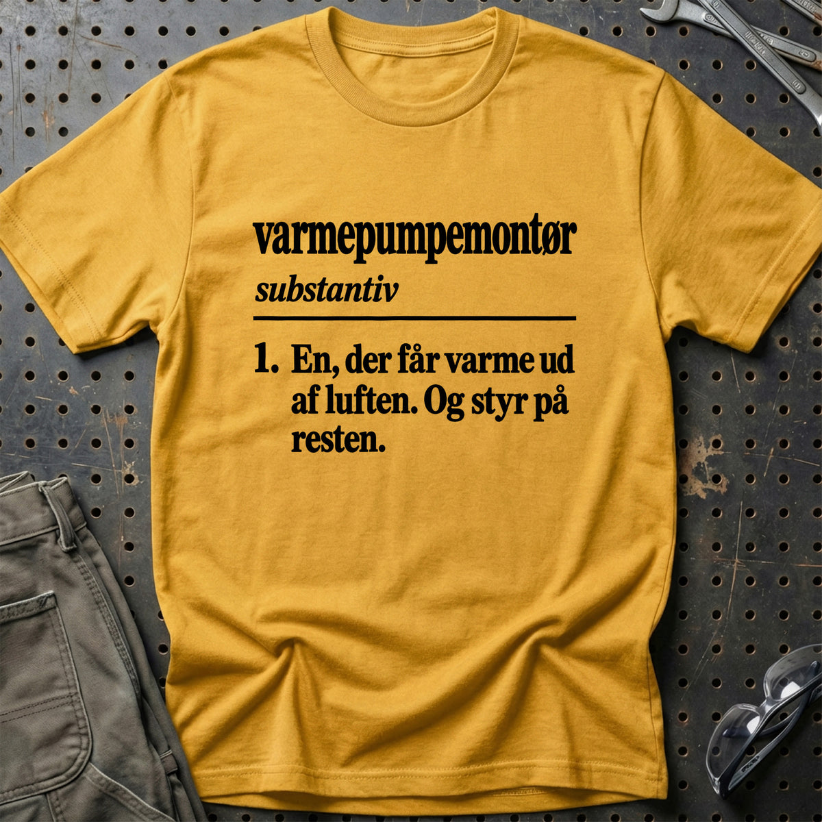 
Varmepumpemontør – Definition T-Shirt – Guld