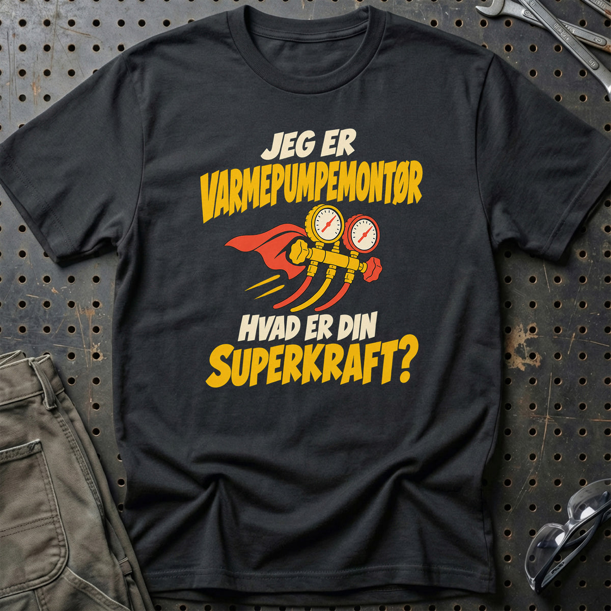 
Varmepumpemontør – Hvad er din superkraft? – Unisex T-Shirt – Sort