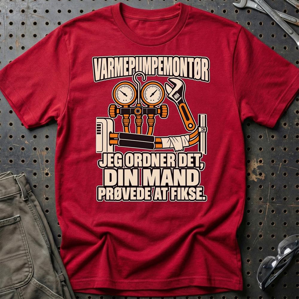 
Produktbillede af Varmepumpemontør – Jeg Ordner Det, Din Mand Prøvede At Fikse T-Shirt