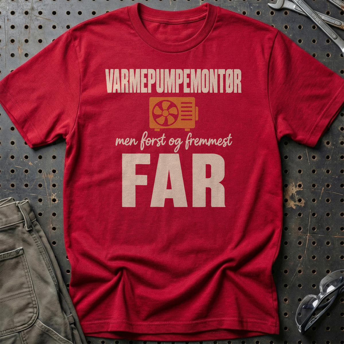 
Produktbillede af Varmepumpemontør – Men Først Og Fremmest Far T-Shirt