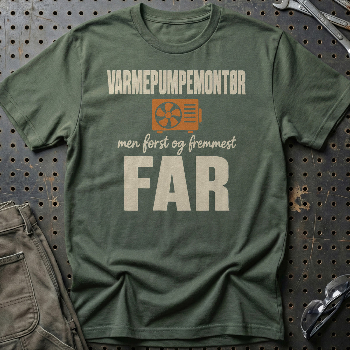 
Produktbillede af Varmepumpemontør – Men Først Og Fremmest Far T-Shirt