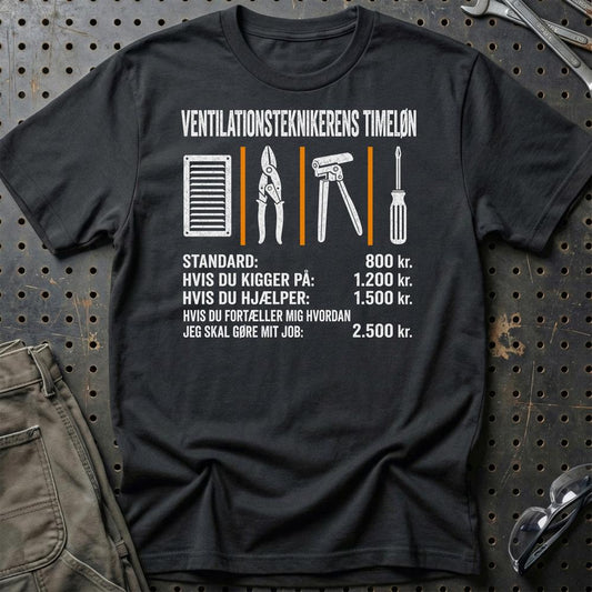 Varmepumpemontørens Timeløn - Unisex T-Shirt , Bomuld-Beklædning-Garage Culture-Sort-S-Garage Culture Shop- garage - man cave - merchandise