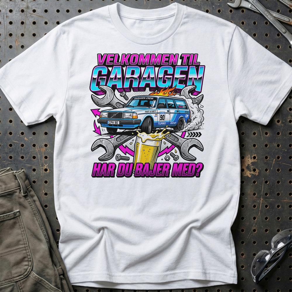 Velkommen Til Garagen Har Du Bajer Med? - Unisex T-Shirt , Bomuld-Beklædning-Garage Culture-Hvid-S-Garage Culture Shop- garage - man cave - merchandise