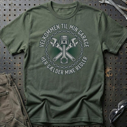 Velkommen Til Min Garage – Her Gælder Mine Regler - Unisex T-Shirt , Bomuld-Beklædning-Garage Culture-Grøn Militær-S-Garage Culture Shop- garage - man cave - merchandise