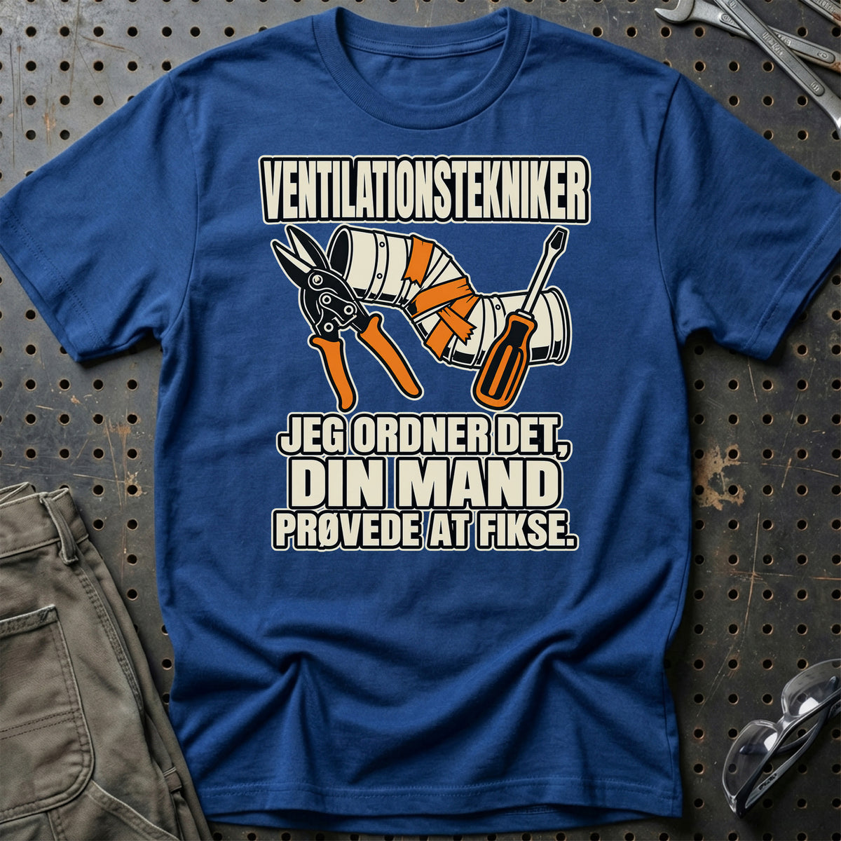 Ventilationstekniker – Jeg Ordner Det, Din Mand Prøvede At Fikse T-Shirt-Beklædning-Garage Culture-Blå Royal-S-Garage Culture Shop- garage - man cave - merchandise