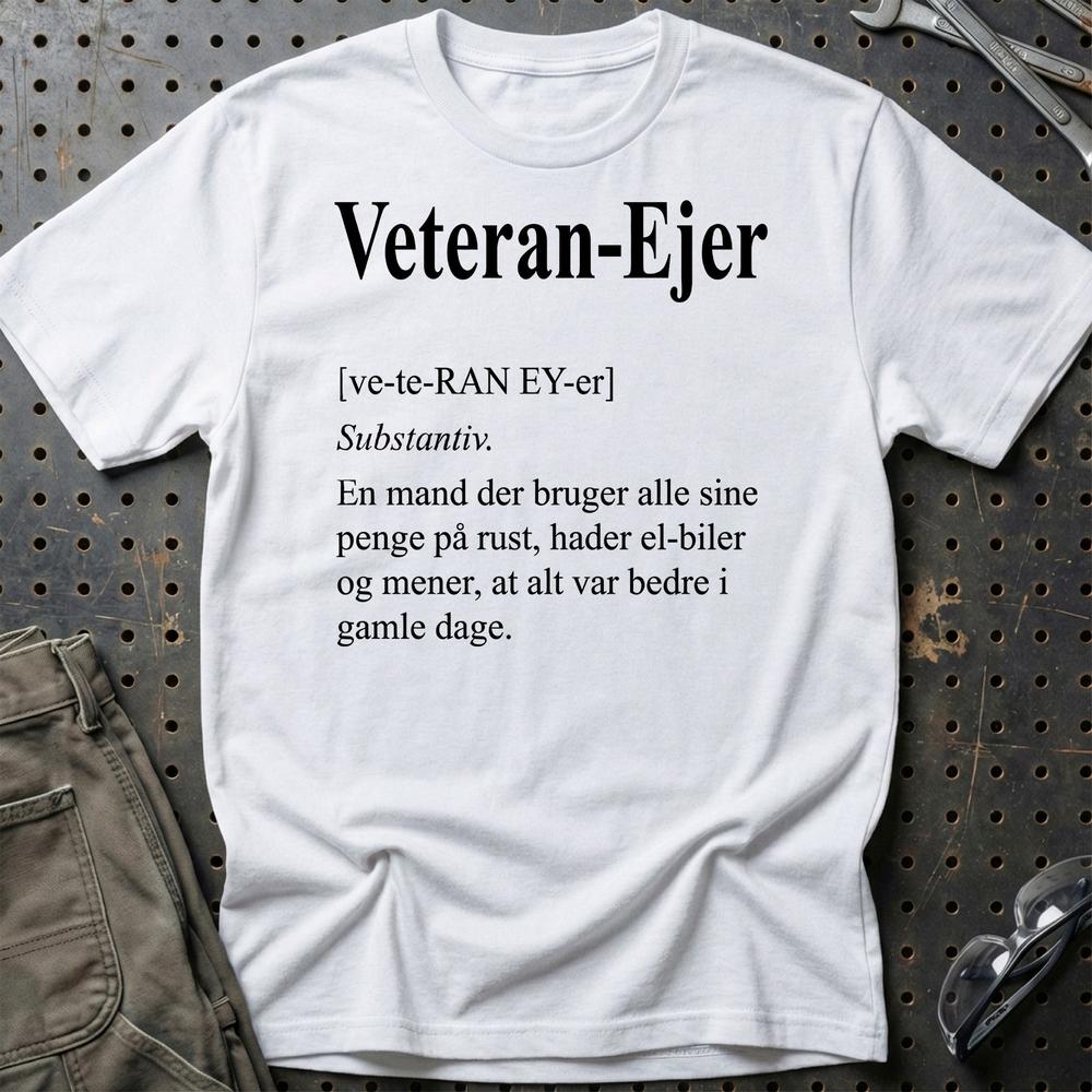 Veteran-Ejer – Gammel Bil, Gamle Holdninger - Unisex T-Shirt , Bomuld-Beklædning-Garage Culture-Hvid-S-Garage Culture Shop- garage - man cave - merchandise