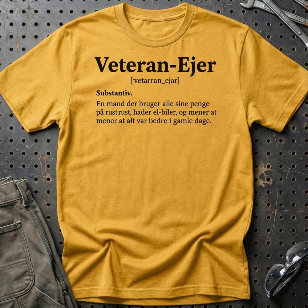 Veteran-Ejer – Gammel Bil, Gamle Holdninger - Unisex T-Shirt , Bomuld-Beklædning-Garage Culture-Guld-S-Garage Culture Shop- garage - man cave - merchandise