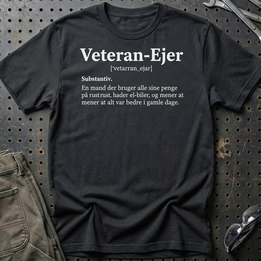 Veteran-Ejer – Gammel Bil, Gamle Holdninger - Unisex T-Shirt , Bomuld-Beklædning-Garage Culture-Sort-S-Garage Culture Shop- garage - man cave - merchandise