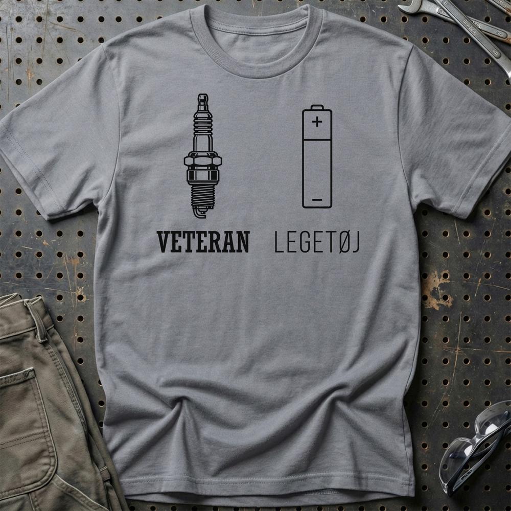 Veteran Eller Legetøj – Benzin vs El - Unisex T-Shirt , Bomuld-Beklædning-Garage Culture-Grå Sport-S-Garage Culture Shop- garage - man cave - merchandise