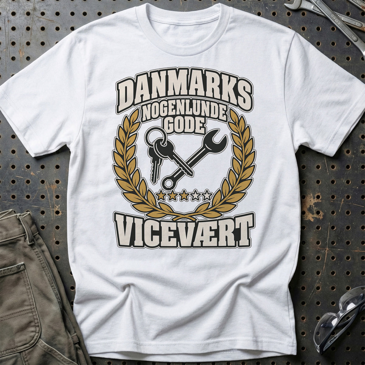 Vicevært – Danmarks Nogenlunde Gode T-Shirt – Hvid