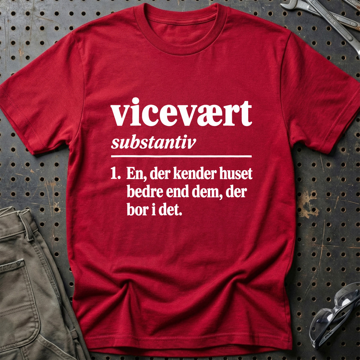 
Vicevært – Definition T-Shirt – Rød