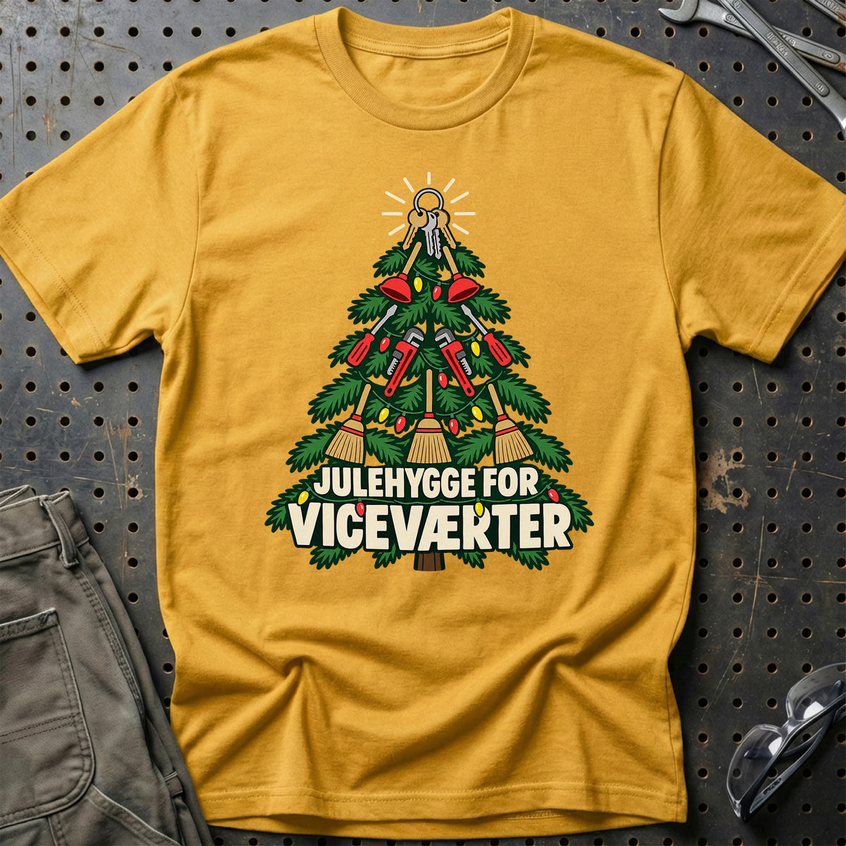 
Vicevært – Julehygge – Unisex T-Shirt – Guld