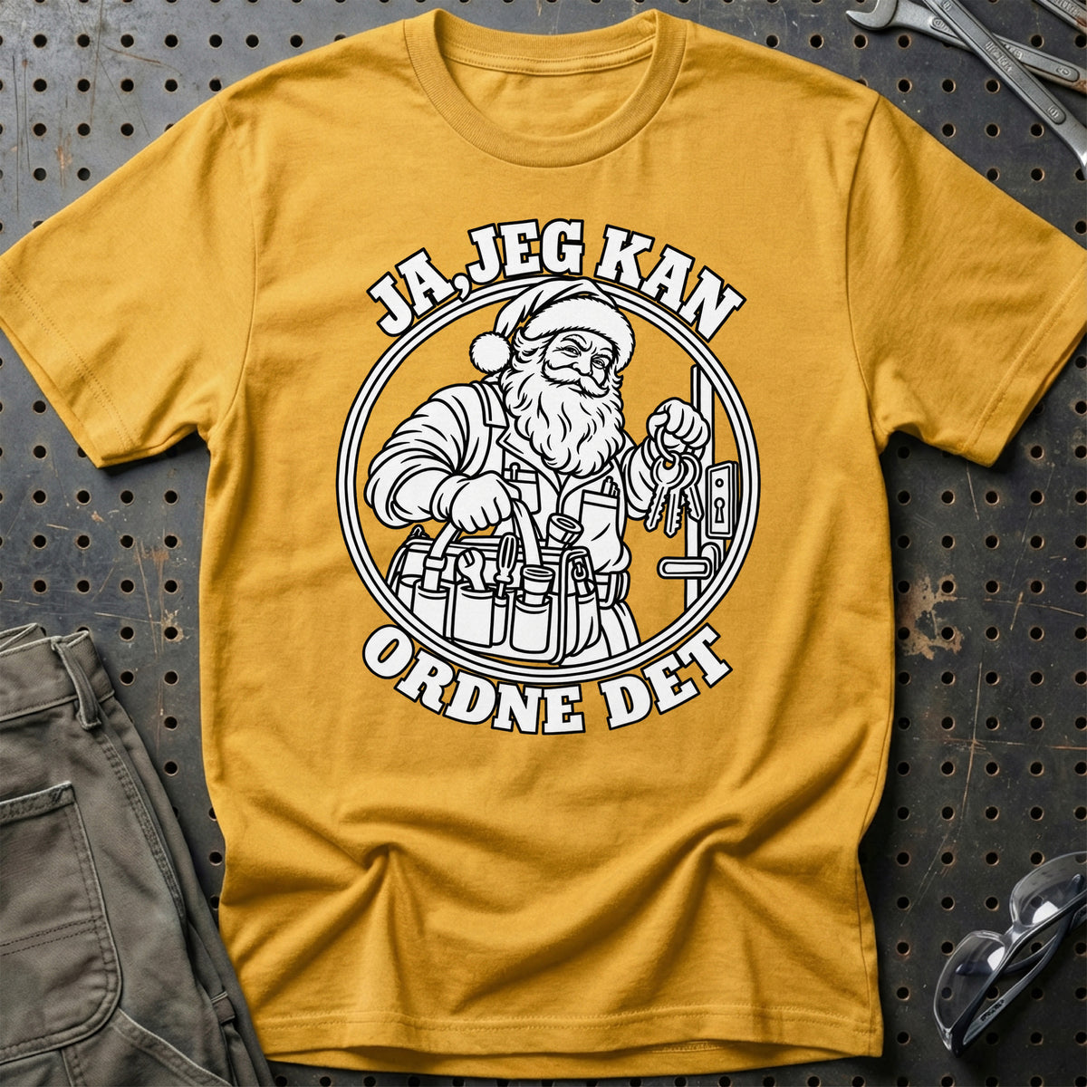 
Vicevært – Santa Kan Det – Jul T-Shirt – Guld